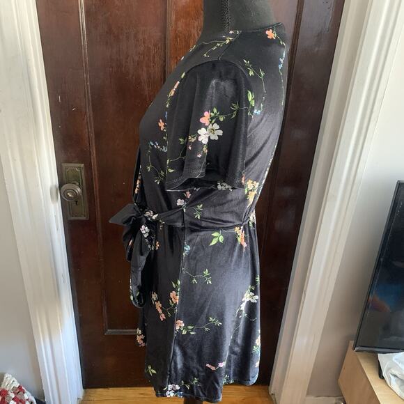Urban Outfitters Women's Black Floral Wrap Midi Dress - Size S - Picture 5 of 9